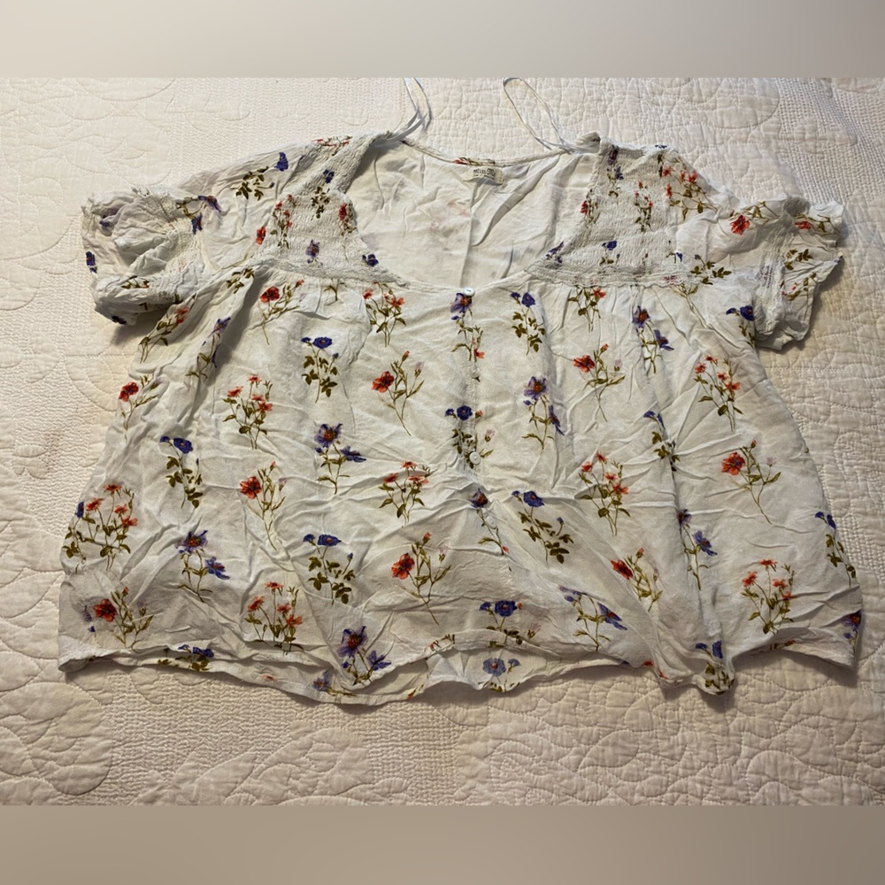 Miss Me blouse in size Large, loose and flowy, floral